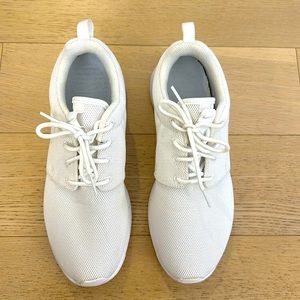 NWOT Nike Roshe Sneakers